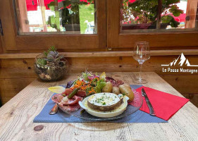 Le Passe-Montagne food