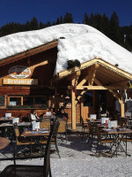 Mamo S Café outside