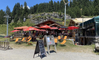 Mamo S Café outside