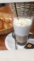 Les Garçons De Café drink