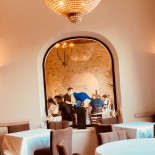 Le Mas Du Capoun inside