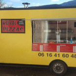 Royal Pizzas Exterior