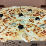 Pizza Les Deux Frères food