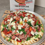 Pizza Les Deux Frères food