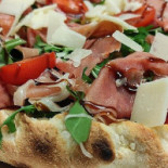 Pizza Les Deux Frères food