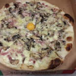 Pizza Les Deux Frères food