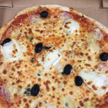 Pizza Les Deux Frères food