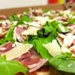 Pizza Les Deux Frères food