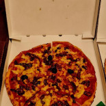 Pizza Les Deux Frères food