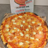 Pizza Les Deux Frères food