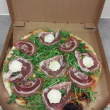 Pizza Les Deux Frères food