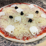 Pizza Les Deux Frères food