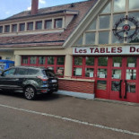 Les Tables De La Gare Extérieur