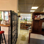 Les Tables De La Gare À l'intérieur