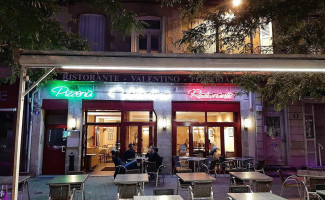 Pizzeria Valentino Exterior