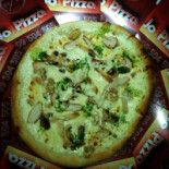 Jo Pizza food