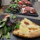 Le Dolmen De Ronyly's Nourriture
