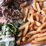 Le Dolmen De Ronyly's Comida