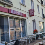 Au Petit Gourmet Exterior