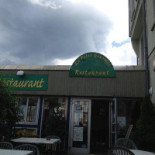 Au Petit Gourmet Exterior