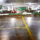 Pizza-rotisserie Avec Les Doigts À l'intérieur