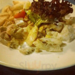 Pizza-rotisserie Avec Les Doigts Nourriture