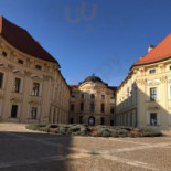 Cukrárna A Kavárna U Tří Císařů outside