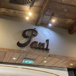 Paul À l'intérieur