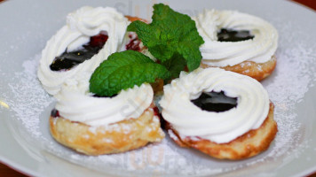 Roots Fresh Food Bistro food