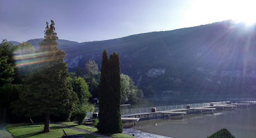 Les Roselières outside