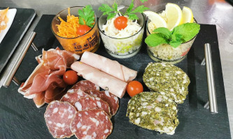 Logis Hôtel Il était Une Fois. Rest. Au Cul De Poule Comida