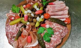 Logis Hôtel Il était Une Fois. Rest. Au Cul De Poule Comida