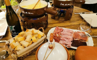 Logis Hôtel Il était Une Fois. Rest. Au Cul De Poule Comida