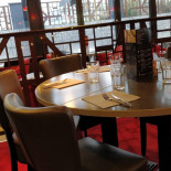 Le 7 De Table À l'intérieur