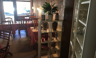 Café Du Luberon Dentro