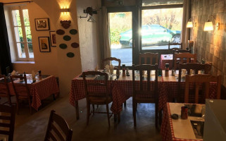 Café Du Luberon Dentro