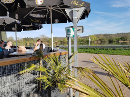Le Bar Bac outside