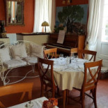 La Roquebrunoise Vue Mer Et Château inside