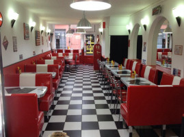 Bil's Diner Dentro