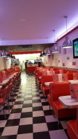 Bil's Diner Dentro