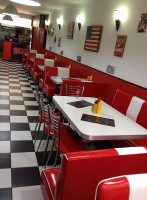 Bil's Diner Dentro