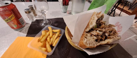 Le Pizza Kebab food
