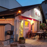 Pizza Les Vignes Exterior