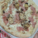 Pizza Stefano “les Pizzas Despouilles” Food