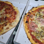 Pizza Stefano “les Pizzas Despouilles” food