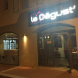 La Dégust’ outside