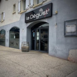 La Dégust’ outside