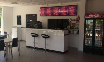 Pizz-burger inside