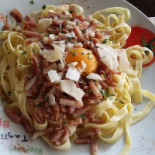 Aux Piments Doux food