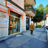 Clichy's Tavern outside